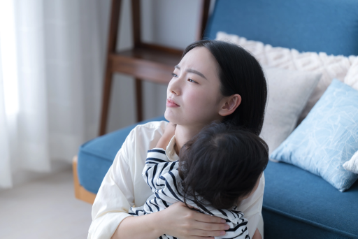 忙しい毎日に追われる女性